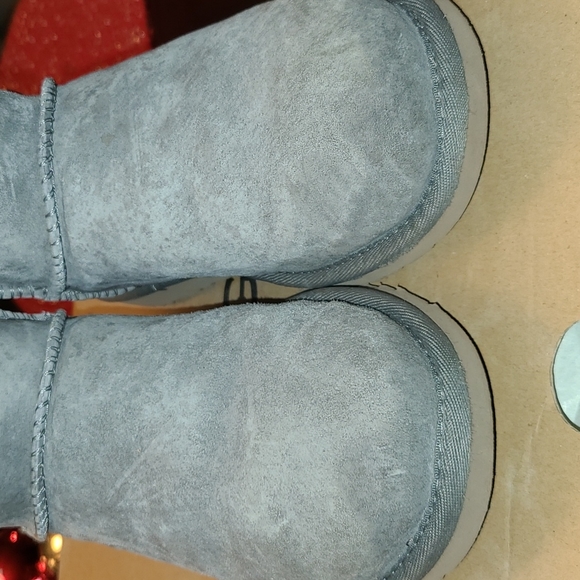 Womens UGGS size 5 - Picture 3 of 5